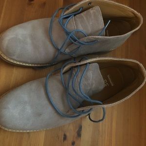 Men’s low ankle boots.